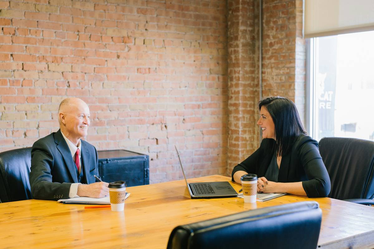How a Coach en Transition Professionnelle Can Fast-Track Your Career Pivot—Without Burning Out