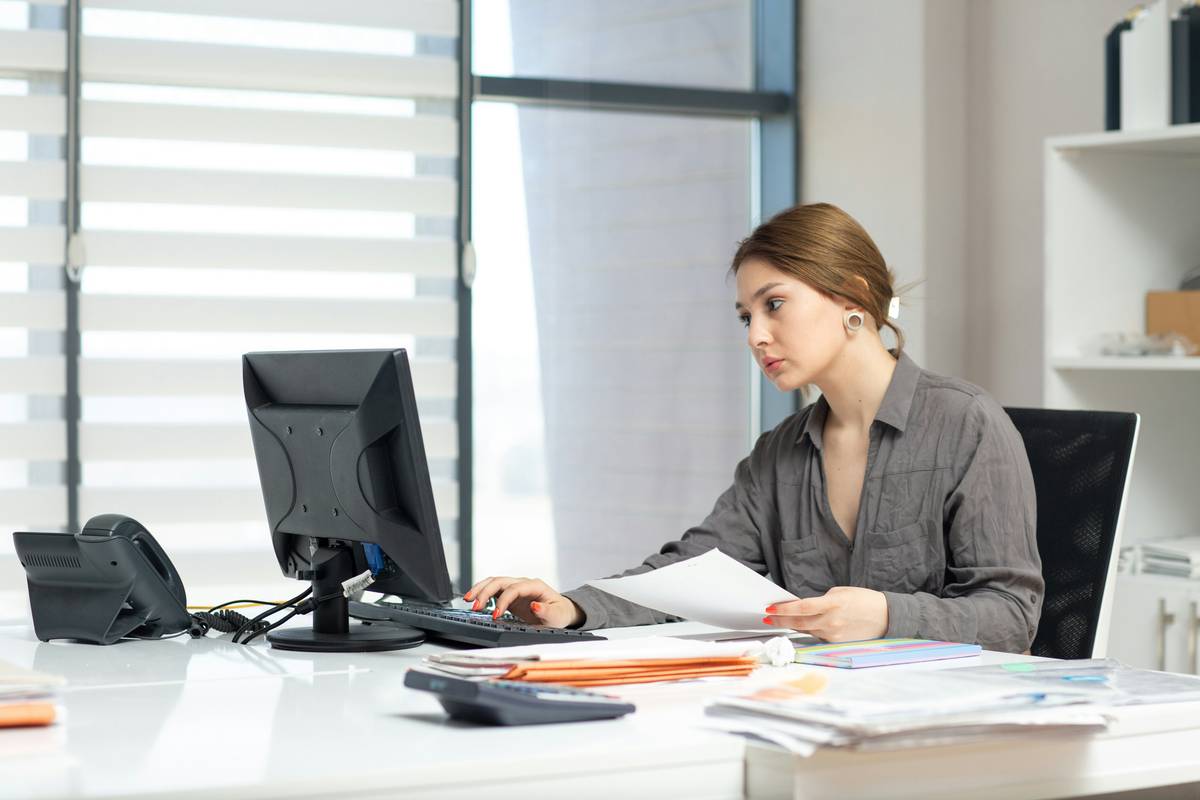 Professionals in Career Transition Pict: 7 Proven Tips to Avoid Painful Resume Mistakes